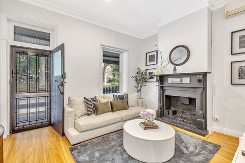 Main Street Terrace - An Elegant Urban Escape - Accommodation Rockhampton 2