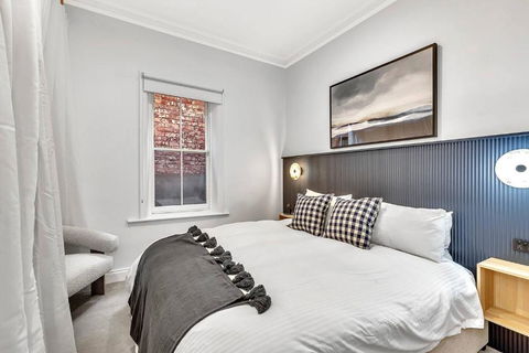 Main Street Terrace - An Elegant Urban Escape - Accommodation Rockhampton 3