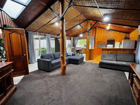 Mannland Cottage Retreat - Accommodation Rockhampton 0