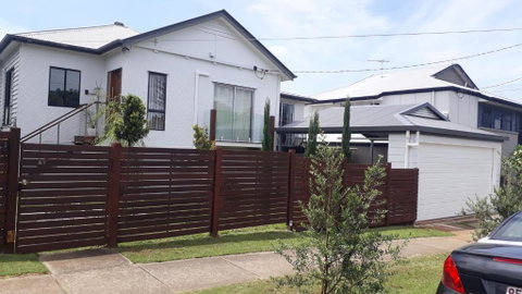 Maple Villa - The Beach House By The Bay - Accommodation Rockhampton 2