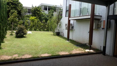 Maple Villa - The Beach House By The Bay - Accommodation Rockhampton 3