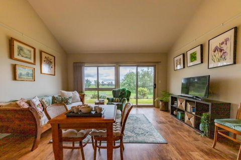 Meander Retreat - The Green Room - Accommodation Rockhampton 1