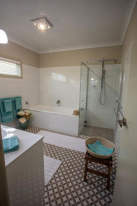 Meander Retreat - The Green Room - Accommodation Rockhampton 3