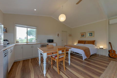 Meander Retreat - Garden Studio - Accommodation Rockhampton 2