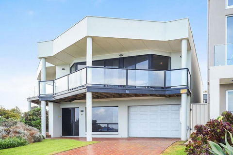 Million Dollar Sea Views - Accommodation Rockhampton 2