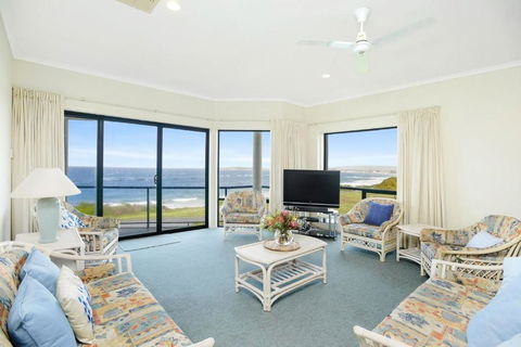 Million Dollar Sea Views - Accommodation Rockhampton 3