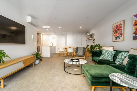 Modish Apartment Near Parliamentary Triangle - Accommodation Rockhampton 1