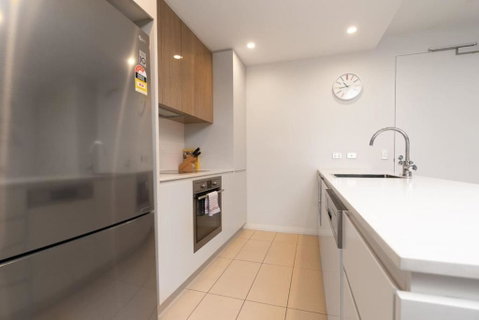 Modish Apartment Near Parliamentary Triangle - Accommodation Rockhampton 2