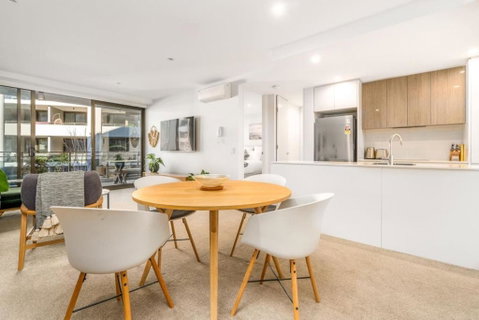 Modish Apartment Near Parliamentary Triangle - Accommodation Rockhampton 3