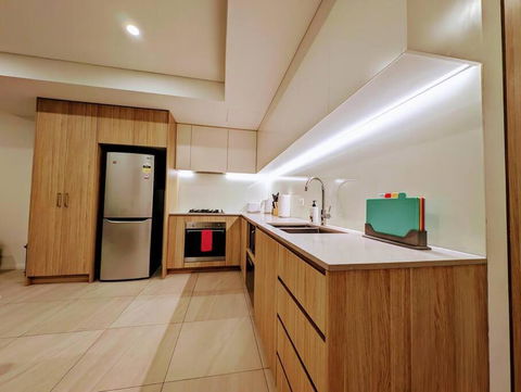 Modern 2 Bedroom Apartment Close To All Amenities! - Accommodation Rockhampton 2