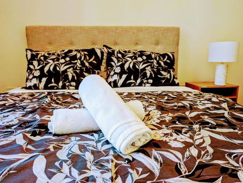 Modern 2 Bedroom Apartment Close To All Amenities! - Accommodation Rockhampton 3