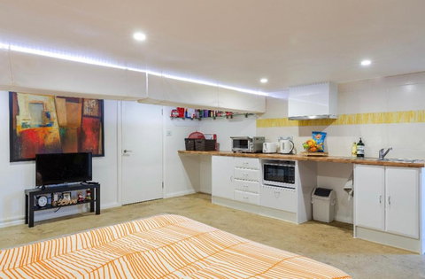 Modern & Homely Comfort - Accommodation Rockhampton 2