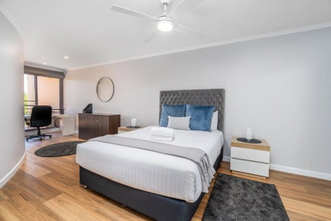 Modern And Homely 2BR Burke Crescent Apartment - Accommodation Rockhampton 2
