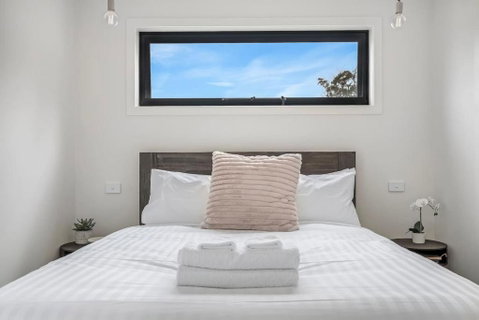 Modern And Scenic Valley Escape - Accommodation Rockhampton 3