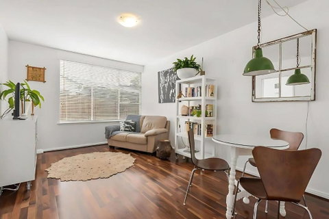 Modern City-Fringe Apartment In New Town - Accommodation Rockhampton 0