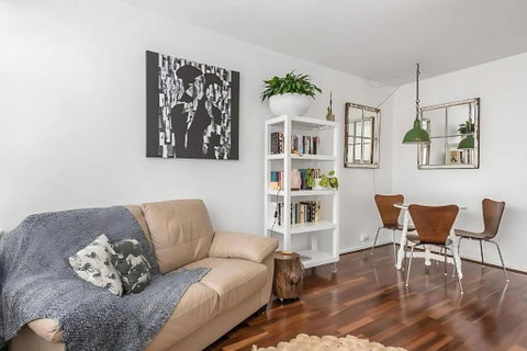 Modern City-Fringe Apartment In New Town - Accommodation Rockhampton 1
