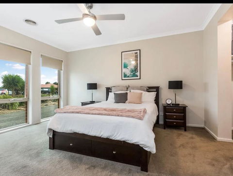 Modern Family Home With Pool - Accommodation Rockhampton 3