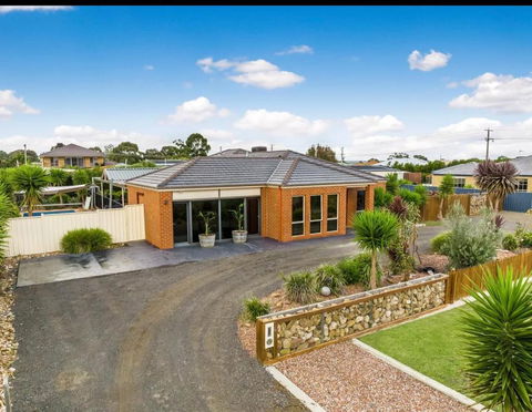 Modern Family Home With Pool - Accommodation Rockhampton 1