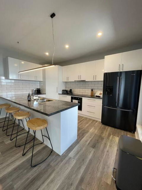 Modern Home Away From Home - Accommodation Rockhampton 2