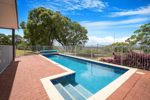 Moondyne Estate Exclusive & Pet Friendly Hilltop Retreat - Accommodation Rockhampton 1