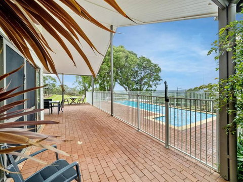 Moondyne Estate Exclusive & Pet Friendly Hilltop Retreat - Accommodation Rockhampton 2