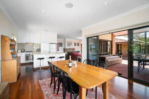 Moondyne Estate Exclusive & Pet Friendly Hilltop Retreat - Accommodation Rockhampton 3