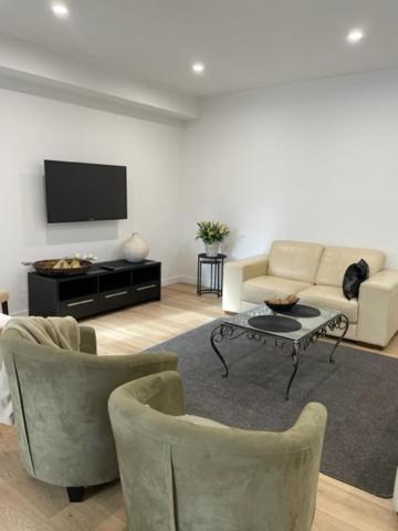 Modern Home, Close To Train, 17k CBD - Accommodation Rockhampton 1
