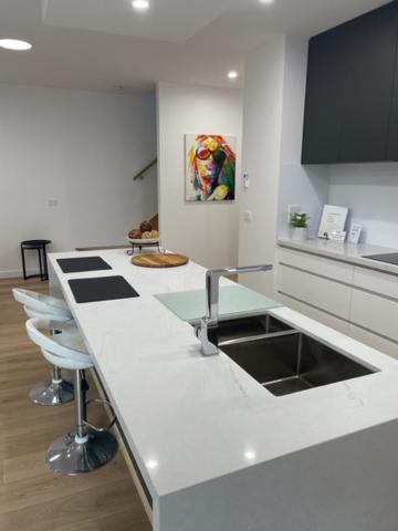 Modern Home, Close To Train, 17k CBD - Accommodation Rockhampton 3
