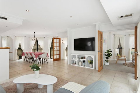Newly Renovated Home Steps From Sorrento Beach - Accommodation Rockhampton 2