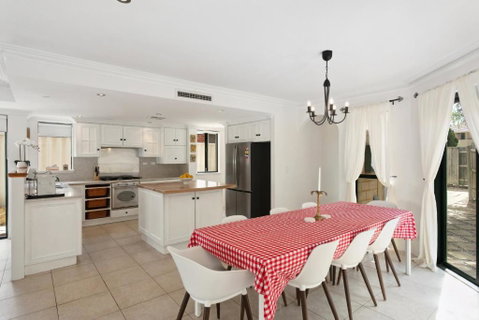 Newly Renovated Home Steps From Sorrento Beach - Accommodation Rockhampton 3