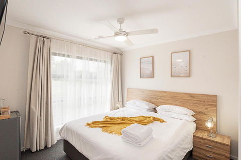 Morview Holiday Homes-Giraffe - Accommodation Rockhampton 0