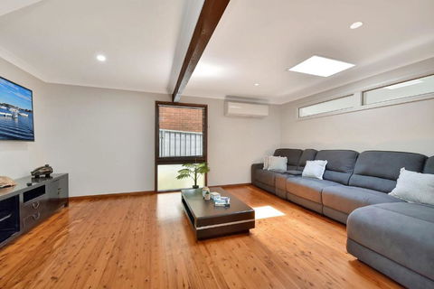 NEW PropertyBreezy Bayside Haven At Brightwaters - Accommodation Rockhampton 2