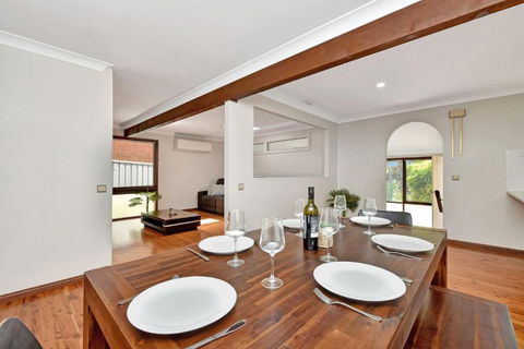 NEW PropertyBreezy Bayside Haven At Brightwaters - Accommodation Rockhampton 1