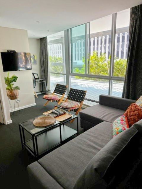 NEW Exquistely Furnished 2 Bedroom Apartment - Accommodation Rockhampton 1