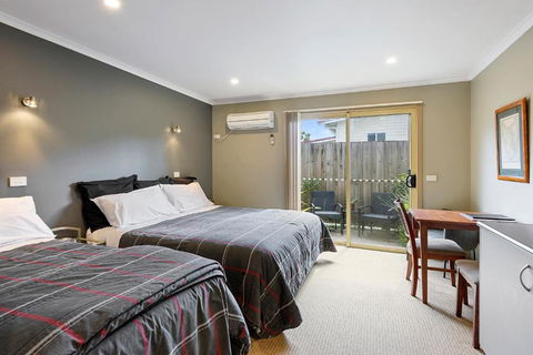 Motel Strahan - Accommodation Rockhampton 0