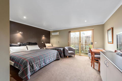 Motel Strahan - Accommodation Rockhampton 1