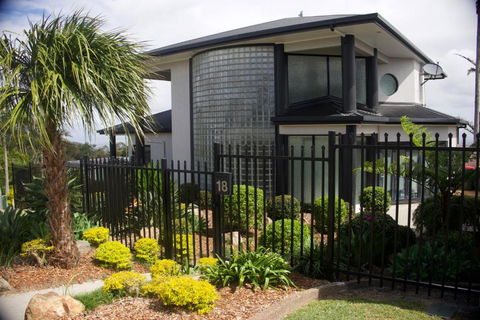 Mount Archer Manor - Accommodation Rockhampton 3