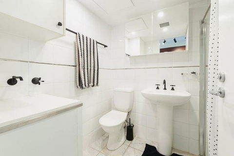 MP303 - Studio Apartment, Military Road, Cremorne - Accommodation Rockhampton 3