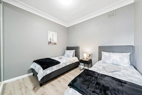 New 2 Bedroom House 500m To Mall With Free Parking - Accommodation Rockhampton 3