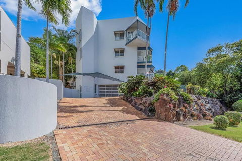 NEW! 2BR Whitsundays Oasis W/ Ocean Views - Accommodation Rockhampton 3