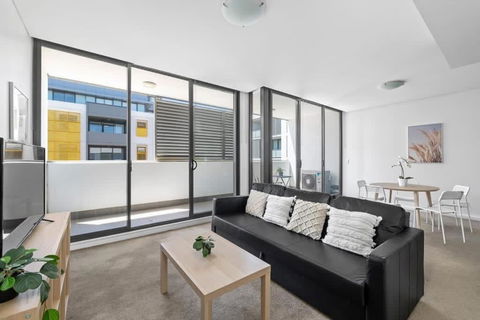 NEW 3BR Apt In Kingsgrove Sleeps 7 - Accommodation Rockhampton 3