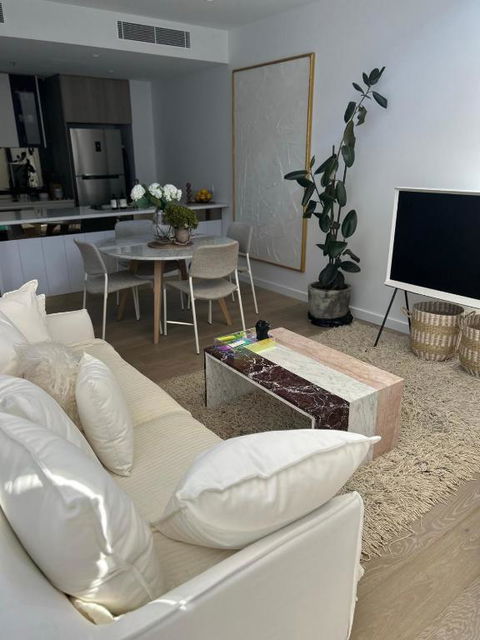 New & Modern Loft 1bd W/Pool&Gym - Accommodation Rockhampton 0