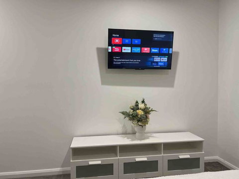 New And Sophisticated Home - Accommodation Rockhampton 3