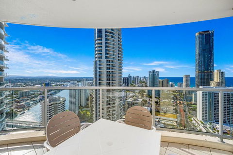 NEW Chevron Ocean Views Central Surfers. - Accommodation Rockhampton 1