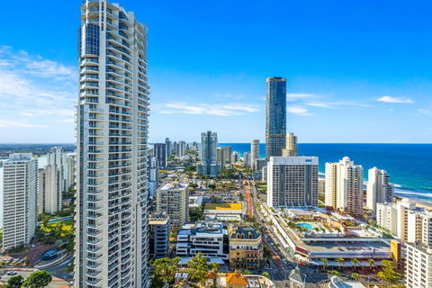 NEW Chevron Ocean Views Central Surfers. - Accommodation Rockhampton 3