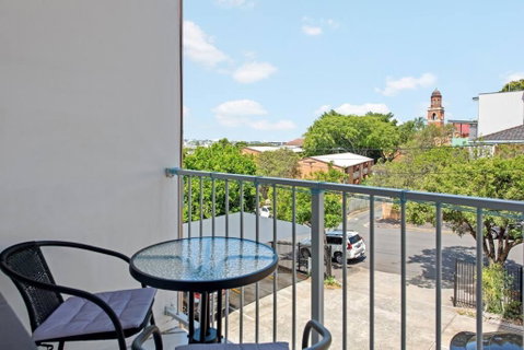 New Farm Nest- 2Bed 1Bath Balcony - Accommodation Rockhampton 2