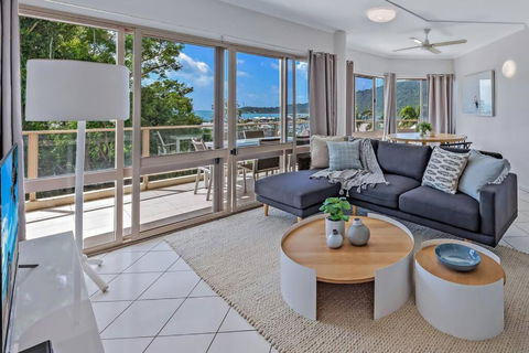 NEW! Gorgeous 2BR Apartment With Stunning Ocean Views! - Accommodation Rockhampton 0