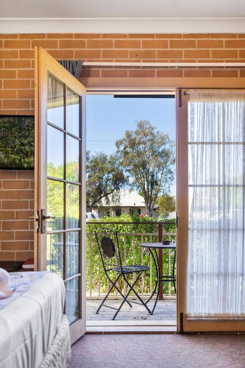 New Inn Motel - Accommodation Rockhampton 0