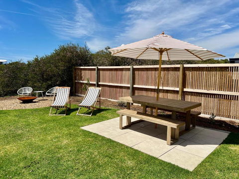 NEW Magpie Sands - 3 Bedroom Home - Downstairs Only, 1 Min Walk To Aldinga Beach - Accommodation Rockhampton 3