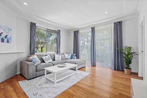 NEW Sailors Cove Pet Friendly - Accommodation Rockhampton 0